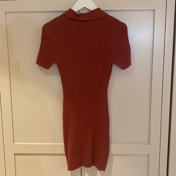 Red Ribbed Button-Up Dress - Picture 4 of 6